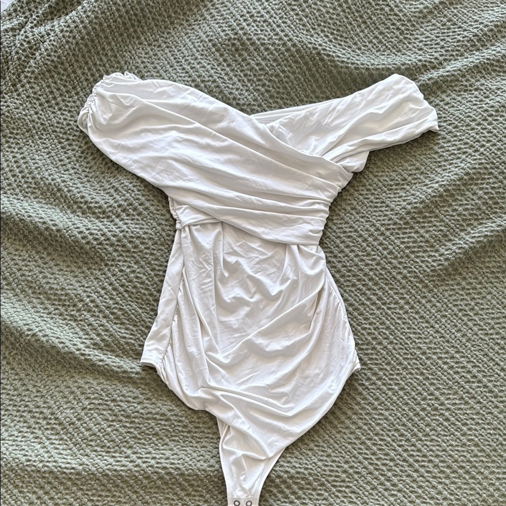 Abercrombie & Fitch Off the Shoulder White Bodysuit M